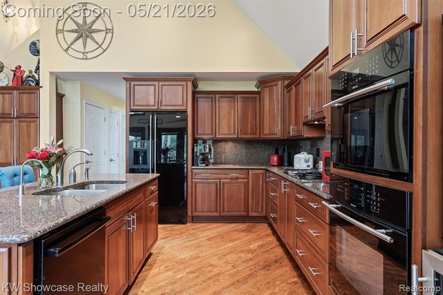 9650 Montgold Avenue, White Lake, MI 48386