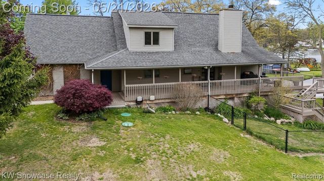 9650 Montgold Avenue, White Lake, MI 48386