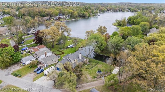 9650 Montgold Avenue, White Lake, MI 48386