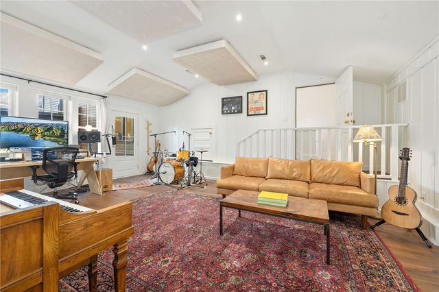 1101 N Woolsey Avenue, Fayetteville, AR 72703