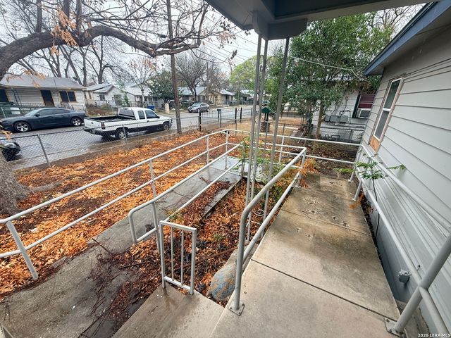 207 29th, San Antonio, TX 78237