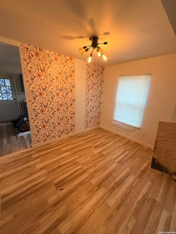 207 29th, San Antonio, TX 78237