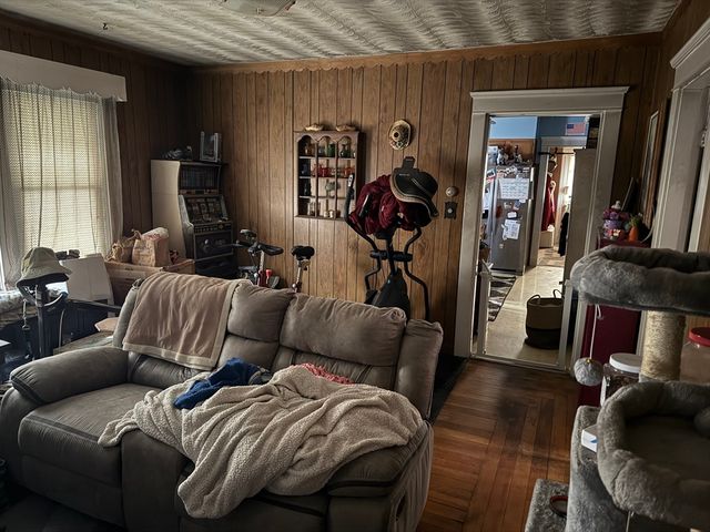 15 Myrtle St, Taunton, MA 02780