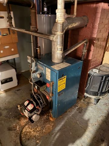 15 Myrtle St, Taunton, MA 02780