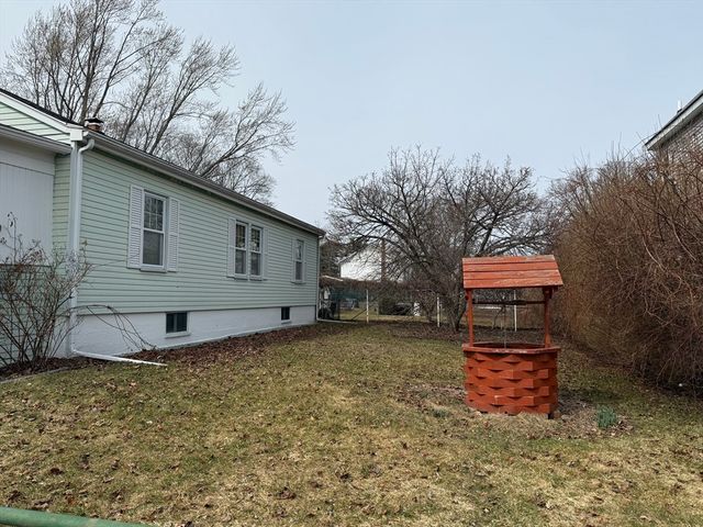 15 Myrtle St, Taunton, MA 02780