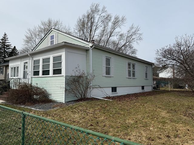 15 Myrtle St, Taunton, MA 02780