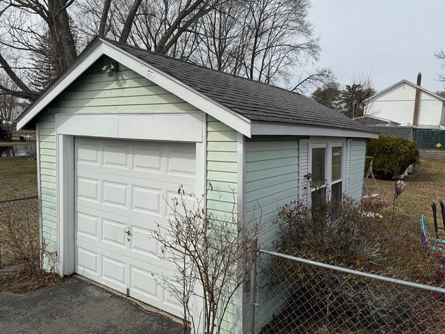 15 Myrtle St, Taunton, MA 02780