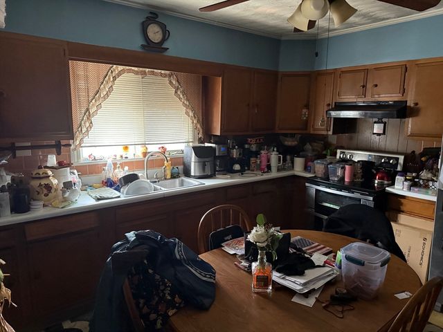 15 Myrtle St, Taunton, MA 02780