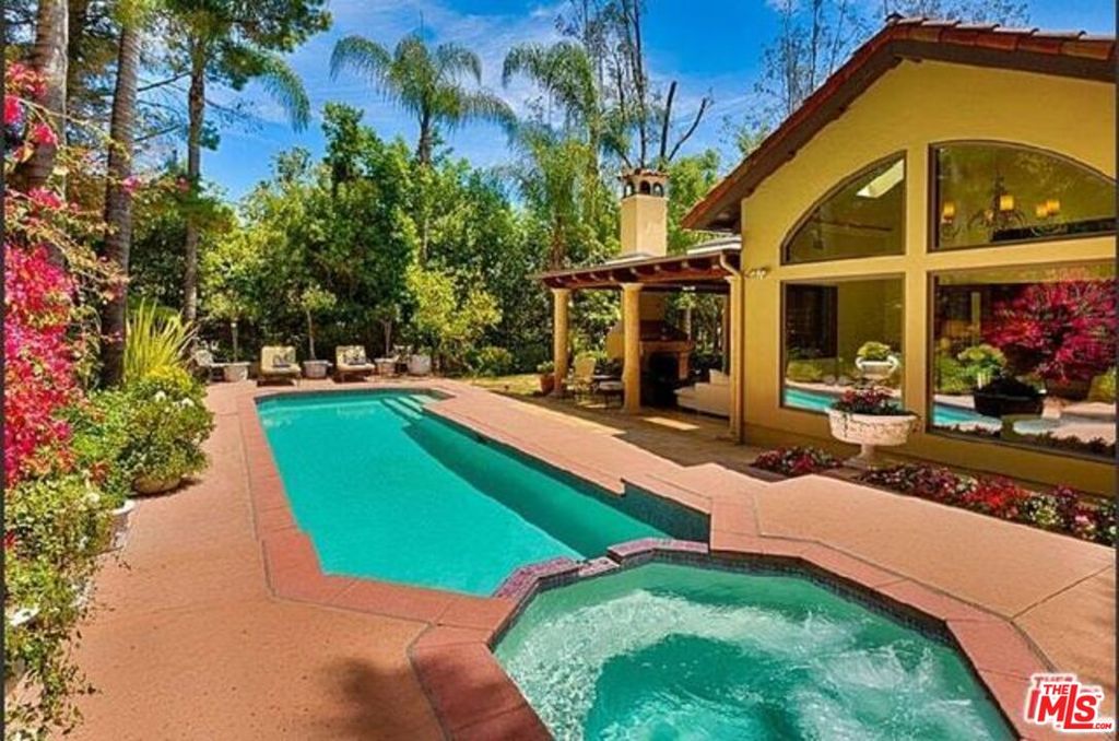 Image 1 of property listing at 12090 Summit Cir, Beverly Hills, CA 90210