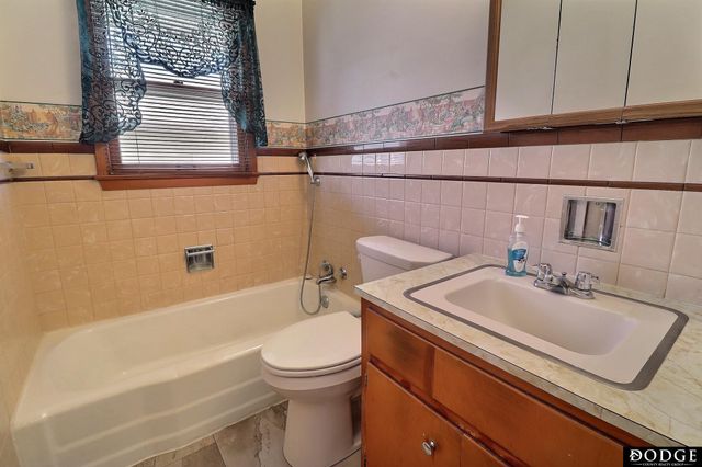 1344 Fairacres Drive, Fremont, NE 68025