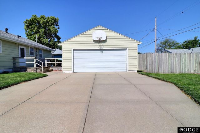 1344 Fairacres Drive, Fremont, NE 68025