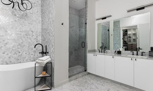 800 Embassy DR 605, Austin, TX 78702