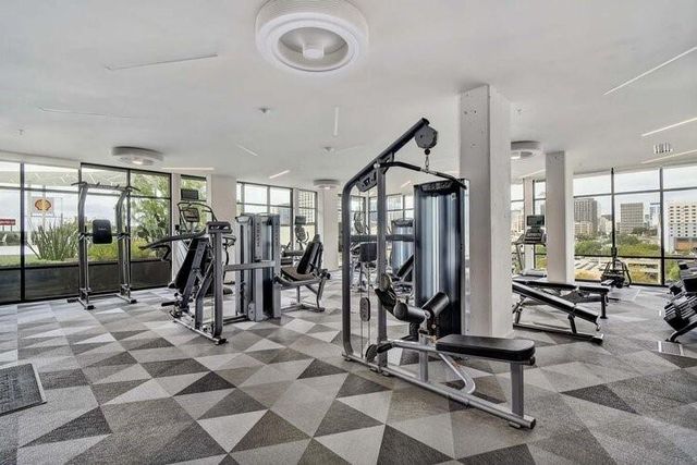 800 Embassy DR 605, Austin, TX 78702