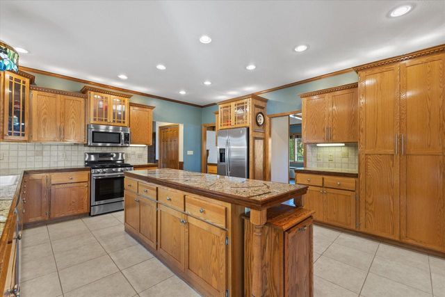 W154S7614 Rain Tree COURT, Muskego, WI 53150