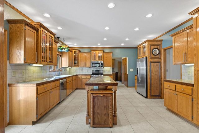 W154S7614 Rain Tree COURT, Muskego, WI 53150