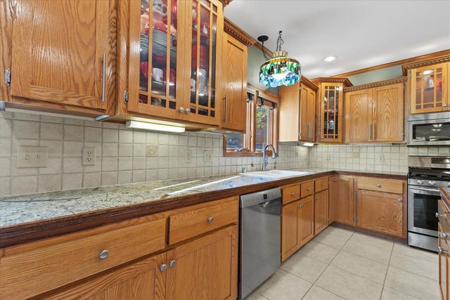 W154S7614 Rain Tree COURT, Muskego, WI 53150