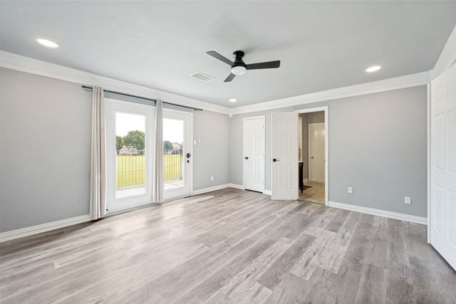 818 Riviera Drive, Mansfield, TX 76063