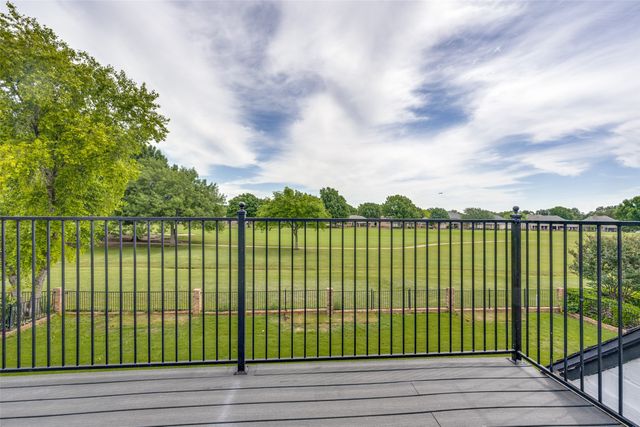 818 Riviera Drive, Mansfield, TX 76063