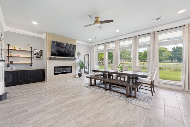 818 Riviera Drive, Mansfield, TX 76063