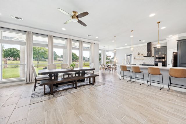 818 Riviera Drive, Mansfield, TX 76063