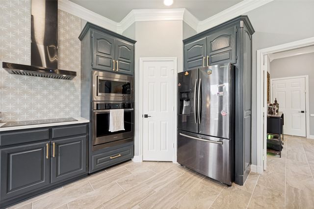 818 Riviera Drive, Mansfield, TX 76063