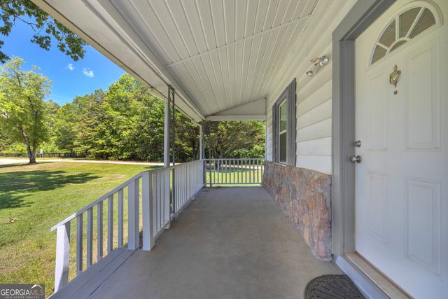 303 Oak Way Drive, Eastanollee, GA 30538
