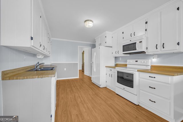 303 Oak Way Drive, Eastanollee, GA 30538