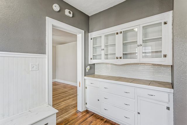 549 N Fountain St, Wichita, KS 67208