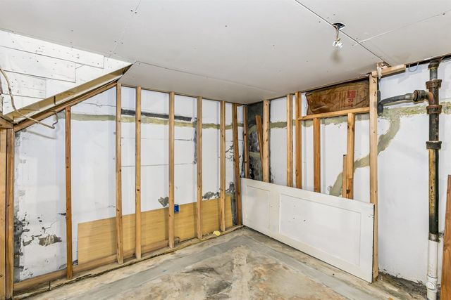 549 N Fountain St, Wichita, KS 67208