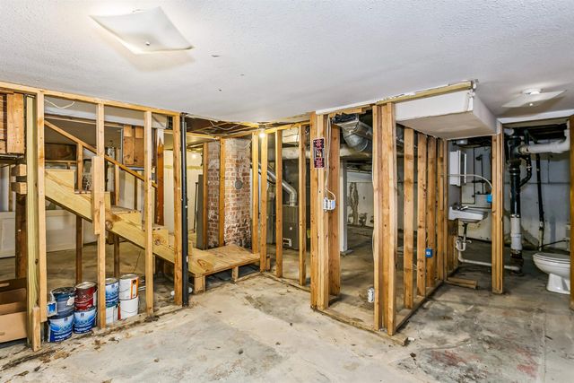 549 N Fountain St, Wichita, KS 67208