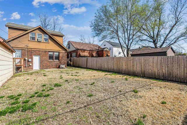 549 N Fountain St, Wichita, KS 67208