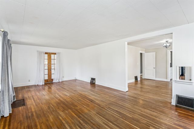 549 N Fountain St, Wichita, KS 67208