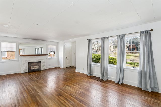 549 N Fountain St, Wichita, KS 67208