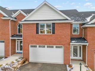 108 Anderson Station, Peters Twp, PA 15367