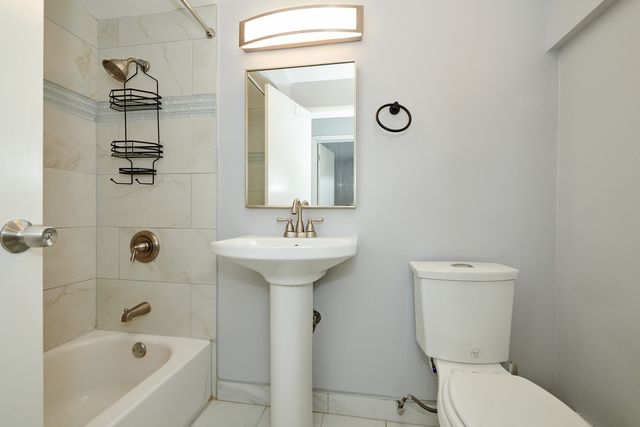 8805 Dee Road 2S, Des Plaines, IL 60016