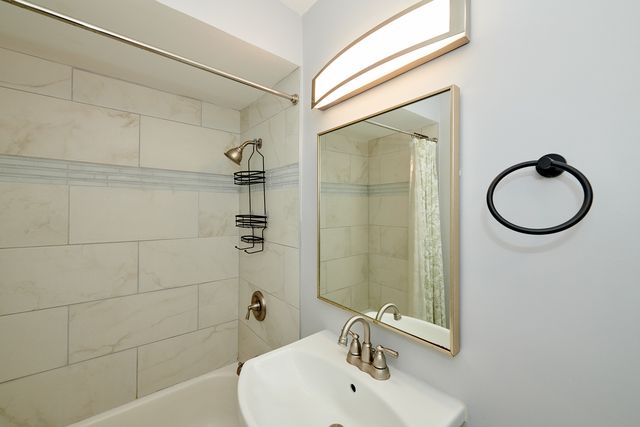 8805 Dee Road 2S, Des Plaines, IL 60016