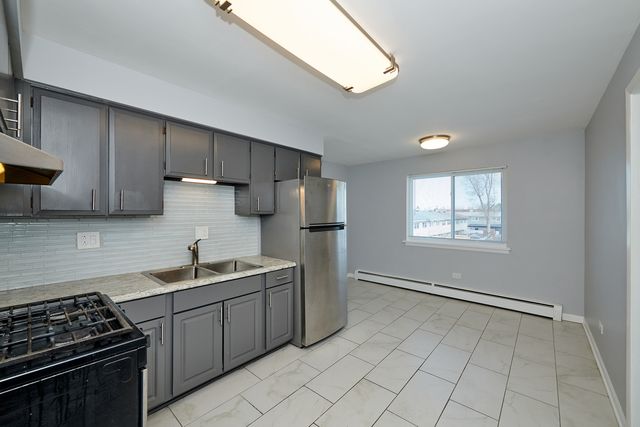 8805 Dee Road 2S, Des Plaines, IL 60016