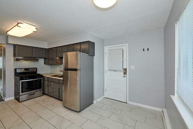 8805 Dee Road 2S, Des Plaines, IL 60016