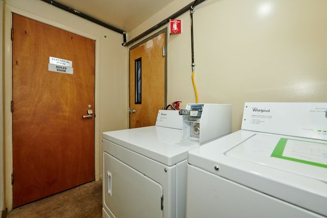 8805 Dee Road 2S, Des Plaines, IL 60016