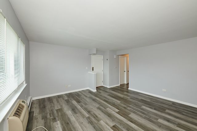 8805 Dee Road 2S, Des Plaines, IL 60016