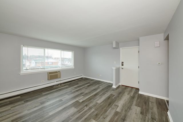 8805 Dee Road 2S, Des Plaines, IL 60016