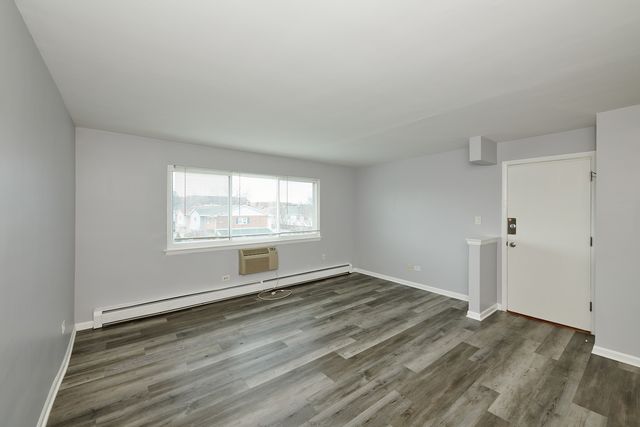 8805 Dee Road 2S, Des Plaines, IL 60016