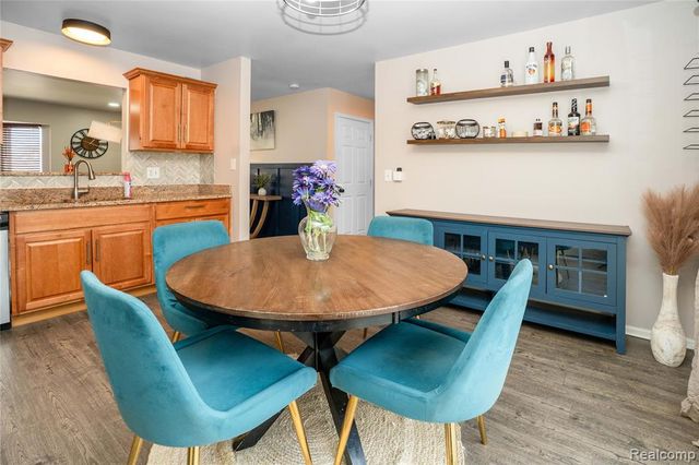 7093 Rolling Hills Drive, Waterford, MI 48327