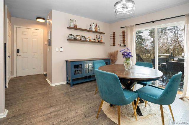 7093 Rolling Hills Drive, Waterford, MI 48327