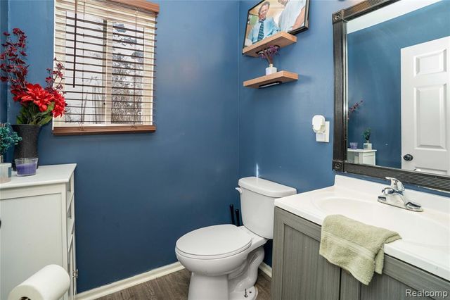 7093 Rolling Hills Drive, Waterford, MI 48327