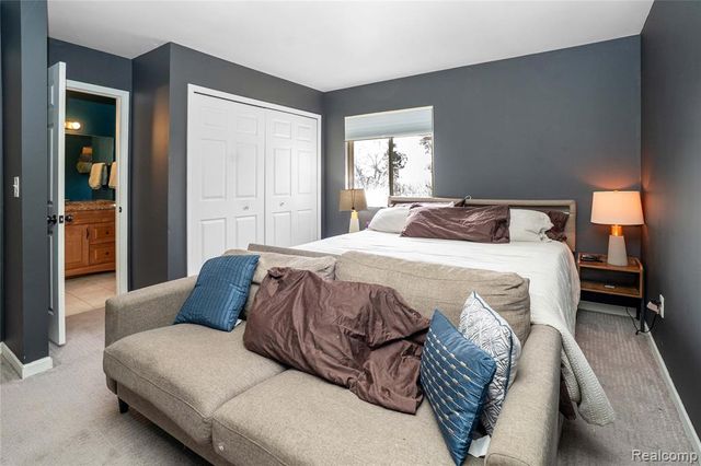 7093 Rolling Hills Drive, Waterford, MI 48327