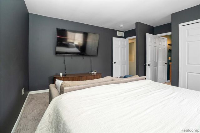 7093 Rolling Hills Drive, Waterford, MI 48327