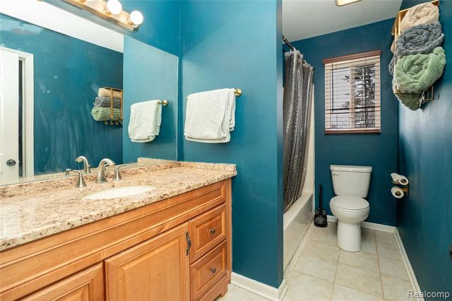 7093 Rolling Hills Drive, Waterford, MI 48327