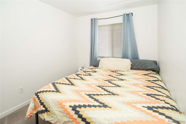 7093 Rolling Hills Drive, Waterford, MI 48327