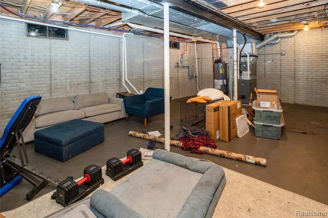 7093 Rolling Hills Drive, Waterford, MI 48327